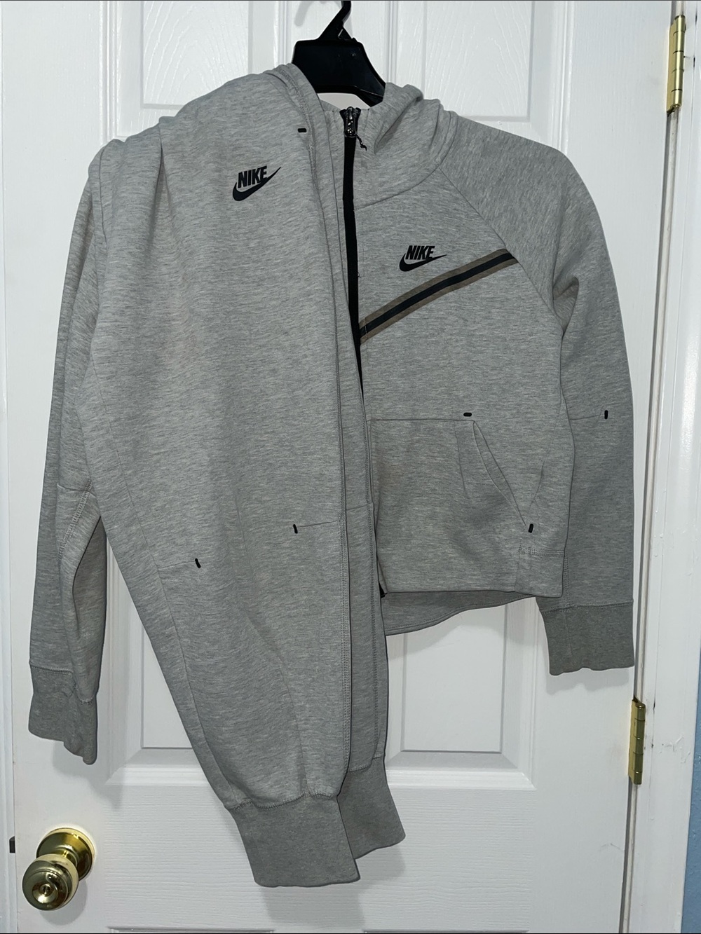 Nike Light Gray Zip-Up Hoodie Jacket with Stripe Accents